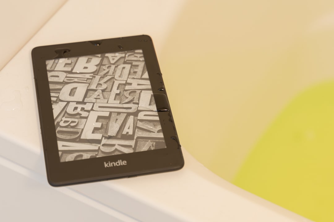 お風呂でKindle端末を使用する様子